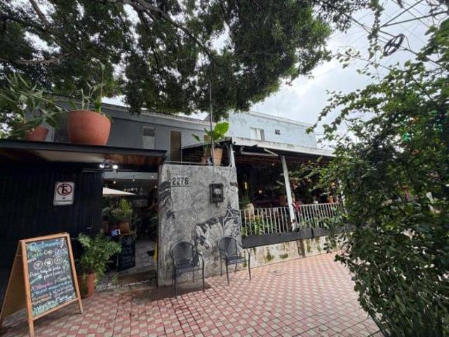 Casa en venta con uso de suelo comercial en Americana Guadalajara Jalisco