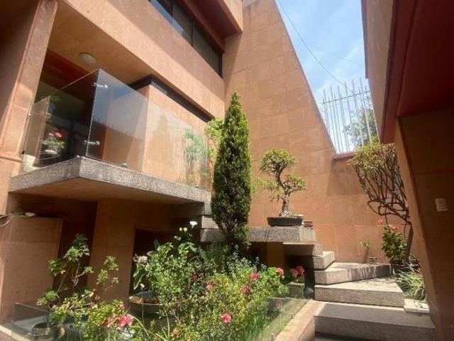 CASA EN VENTA CON USO DE SUELO HABITACIONAL MIXTO