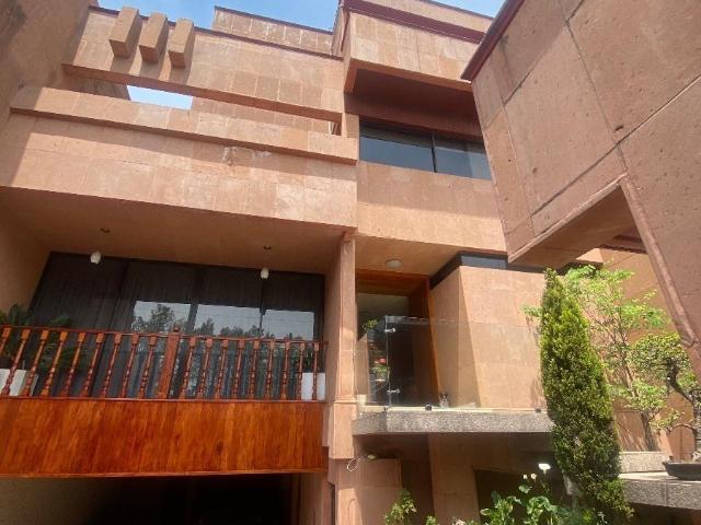 CASA EN VENTA CON USO DE SUELO HABITACIONAL MIXTO