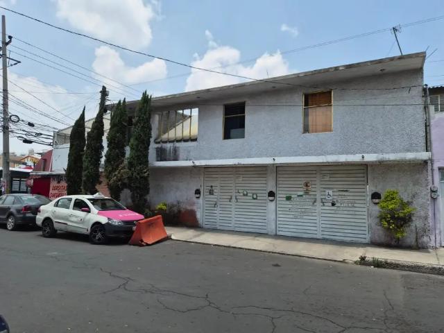 Casa en venta con uso de suelo mixto