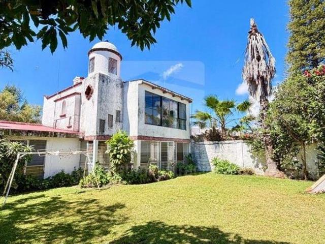 CASA EN VENTA CON USO DE SUELO MIXTO CERCA DEL MALECON DE CHAPALA