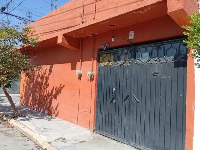 CASA EN VENTA CON USO DE SUELO MIXTO HABITACIONAL Y COMERCIAL