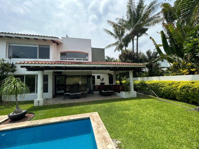 Casa en venta con vigilancia. Fracc. kloster Sumiya