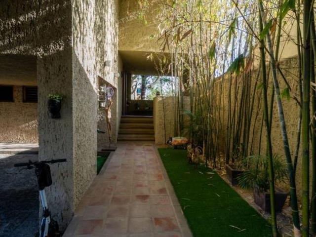 Casa en venta con vista y acceso a la cañada