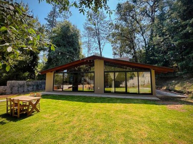 Casa en venta con vista al bosque a solo 15 min del centro de Avándaro en Valle de Bravo