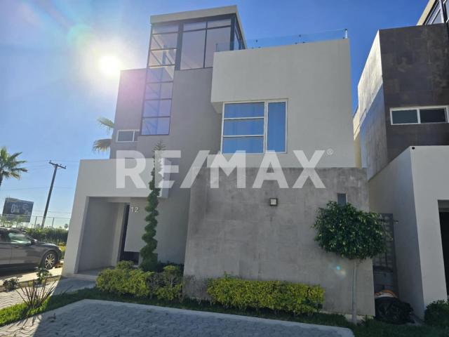 Casa en Venta con Vista al Mar en Fraccionamiento Privado