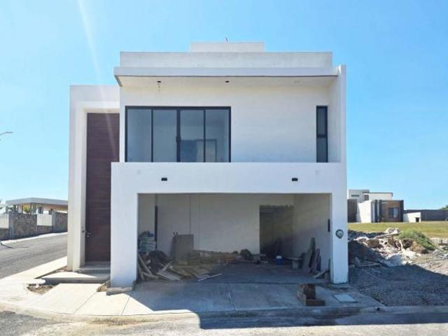 Casa en Venta con VISTA AL MAR y ROOF GARDEN en Lomas del mediterraneo