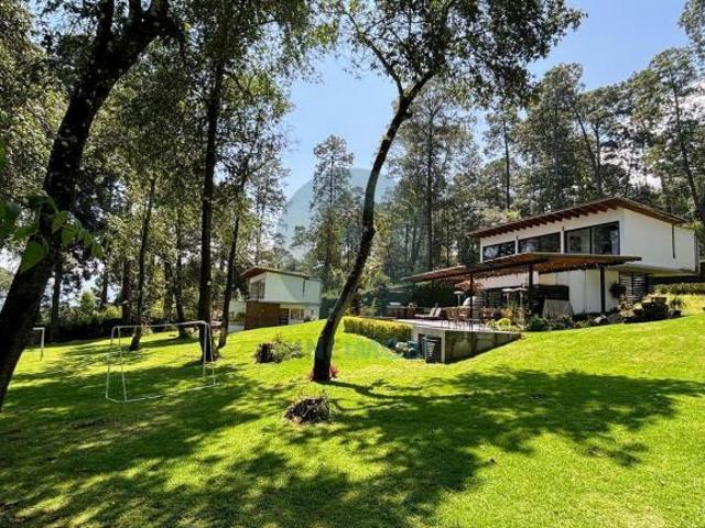 Casa en venta con vista en Valle de Bravo | 5000m y cancha de paddle