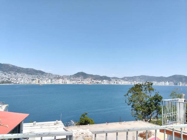Casa en Venta en Acapulco con Vista al Mar, 6 Recámaras y Alberca | Zona Tradicional
