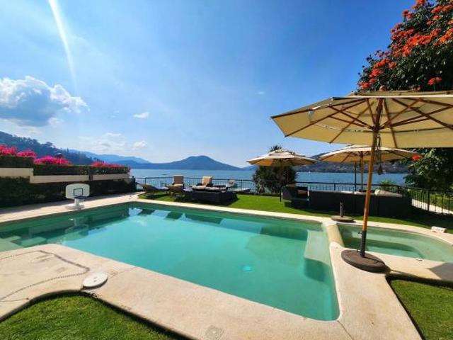 Casa en Venta con Acceso al lago