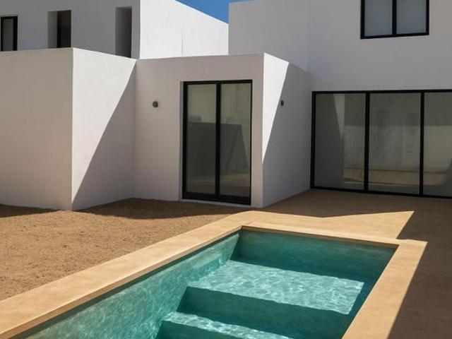 Casa en venta con alberca cerca de la playa en Mérida