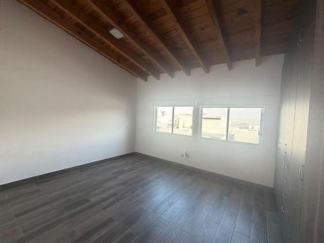CASA EN VENTA CON ALBERCA EN CUMBRES DEL CIMATARIO, HUIMILPAN, QUERÉTARO