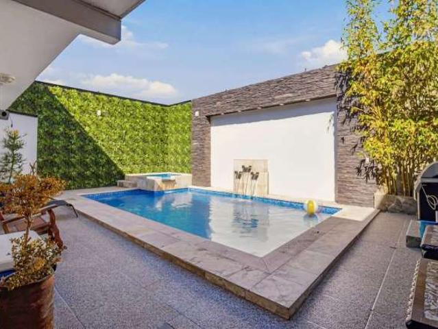 Casa en venta con alberca en lomas del matamoros