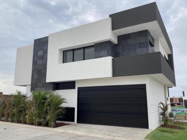 CASA EN VENTA CON ALBERCA EN PUNTA TIBURÓN