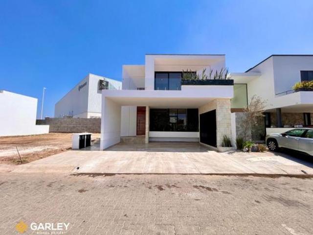 CASA EN VENTA CON ALBERCA EN PARAISO MARINA MAZATLAN SINALOA