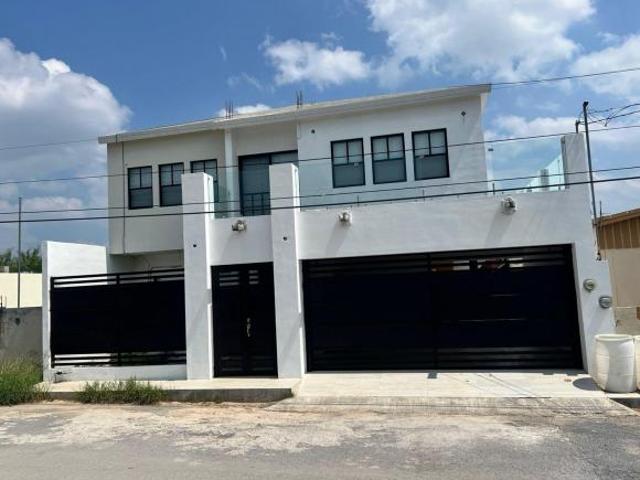 CASA EN VENTA CON ALBERCA EN SABINAS HIDALGO, N.L