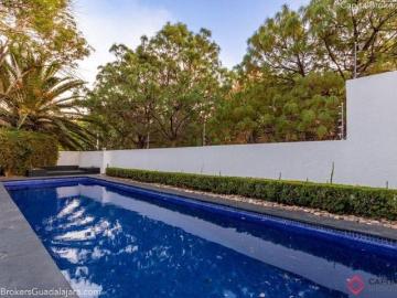 Casa en condominio de 1182 m² con 4 recámaras en venta en Atlas Colomos