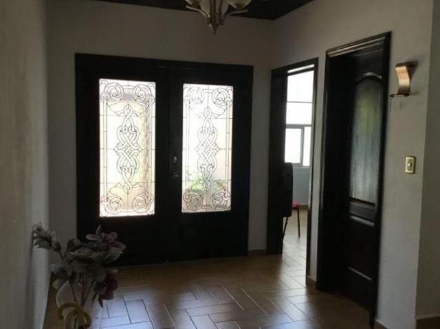 CASA EN VENTA CON ALBERCA FRACC SAN PATRICIO