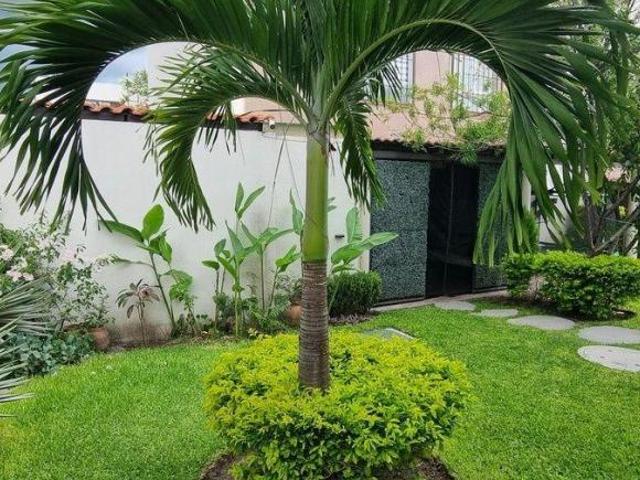 Casa en Venta con Alberca, Jacuzzi y Amenidades atrás del Club de Golf Sta Fe