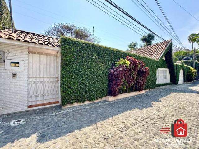 Casa en Venta con Alberca y Búngalos en Fracc. Manantiales, Cuernavaca