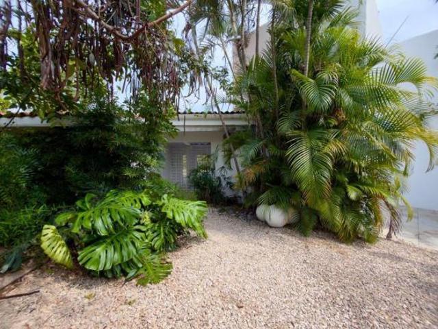 Casa en venta con alberca y jardín privados en Frac. Lomas de Cocoyoc