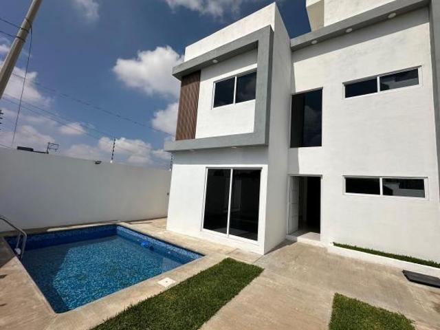 Casa en venta con alberca y roof con 176 m² de terreno y 3 recámaras en venta en Yecapixtla
