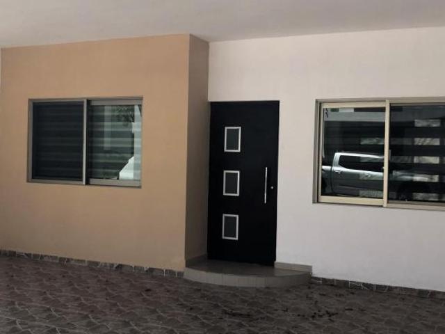 Casa en venta, con alta plusvalía en Residencial Bonaterra