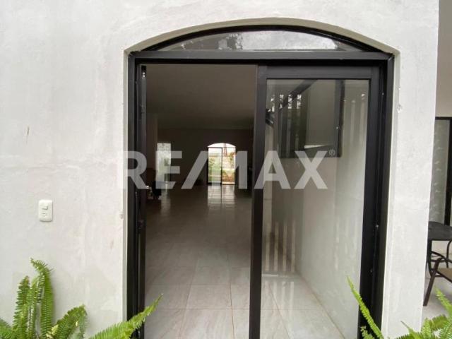 Casa en venta con amplio jardín