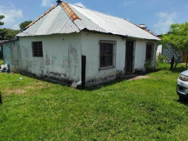 Casa en venta con amplio terreno en Salinas Alvarado, Veracruz con todos los servicios