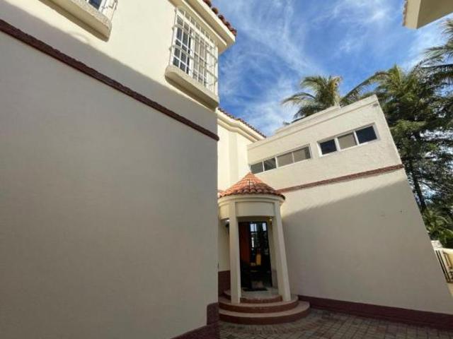 Casa en venta con campo de golf en El Cid