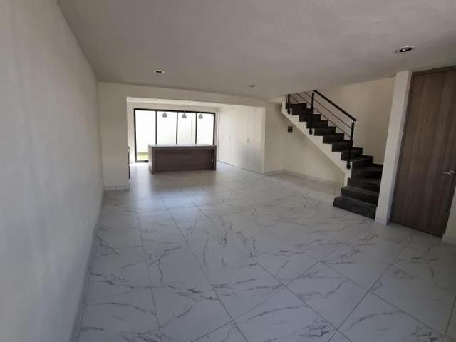 Casa en Venta con Casa Club en Residencial Los Lagos
