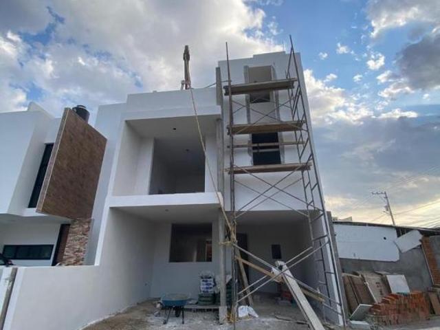 Casa en venta con cuatro recamaras y roof garden en Tlaxcala