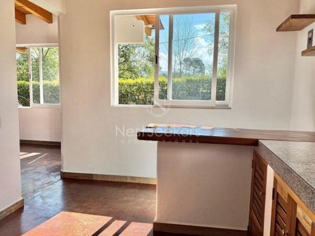 CASA EN VENTA CON ENTORNO DE BOSQUE