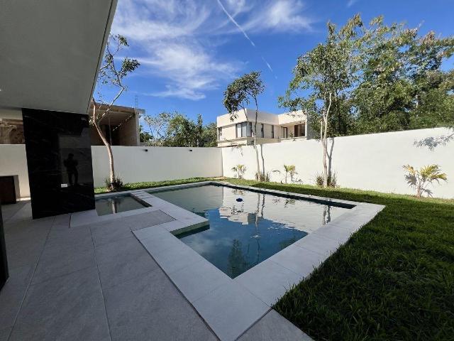 Casa en venta con espacios de primer nivel, con habitaci?n en planta baja