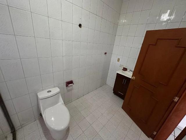 Casa en Venta con espacios muy amplios en esquina, Loma dorada