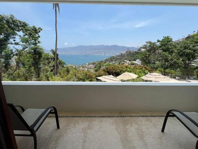 CASA EN VENTA CON ESPECTACULAR VISTA EN BRISAS LA CONCHA ACAPULCO