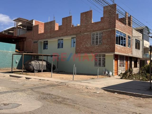 Casa En Venta Con Estacionamiento | Derrama Magisterial