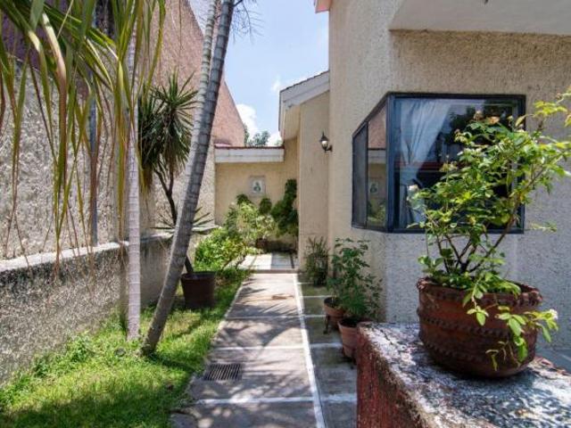 Casa en Venta con Excedente en Villa Universitaria
