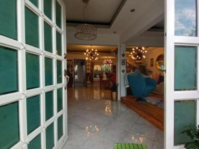 CASA EN VENTA CON EXCELENTE REMODELACION