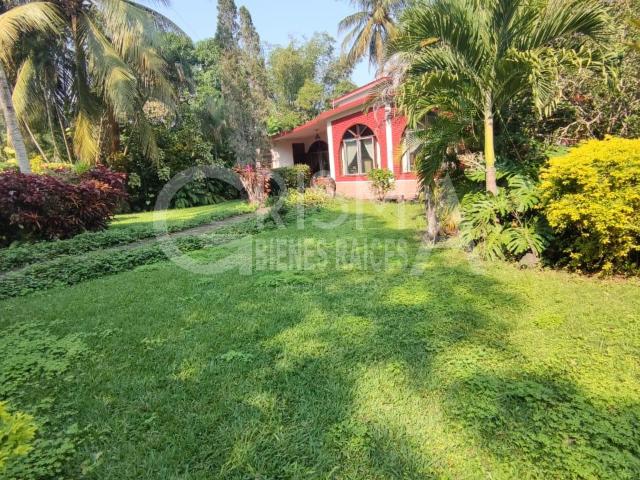 CASA EN VENTA CON EXCELENTE TERRENO