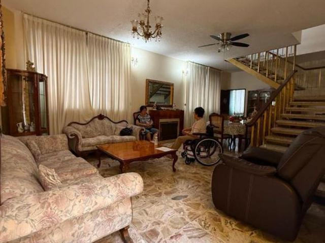 CASA EN VENTA CON EXCELENTE UBICACION CON 6 RECAMARS
