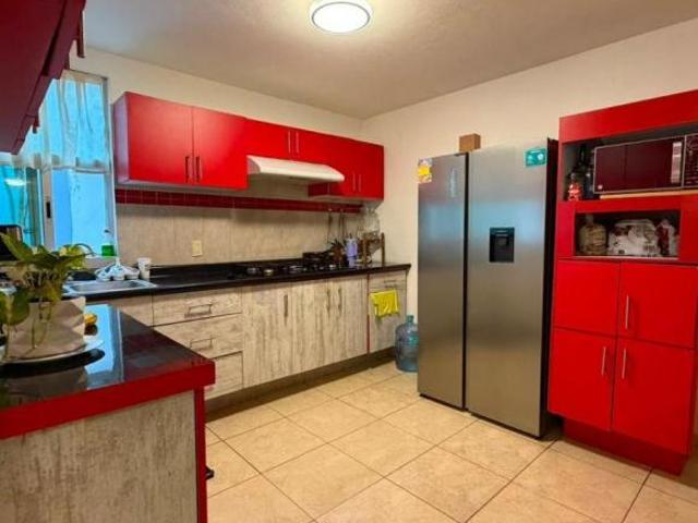 CASA EN VENTA CON EXCELENTE UBICACIÓN