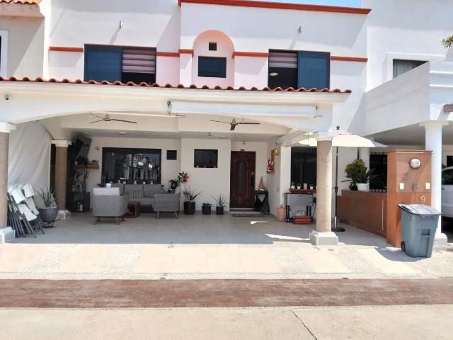 Casa en Venta con Excelentes Acabados en Quinta las Villas, Irapuato
