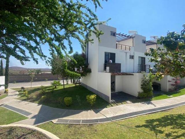 Casa en venta con frente a alberca, Real Santa Fe II, Xochitepec Morelos