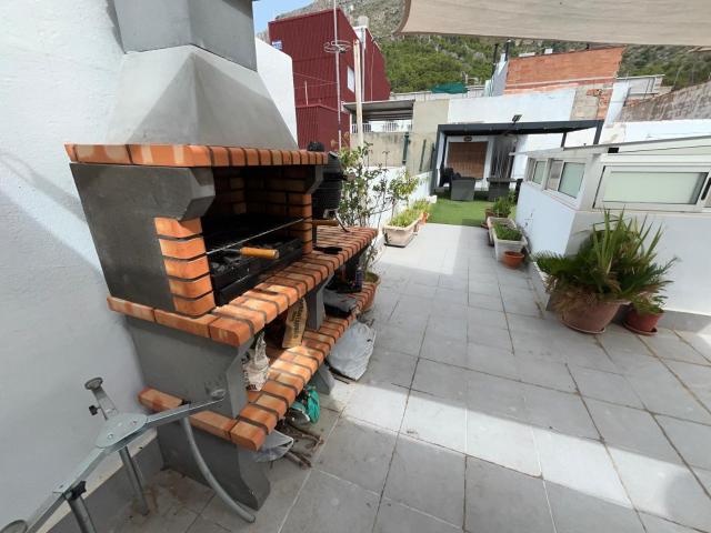 Casa en venta con garaje para más de 4 vehículos