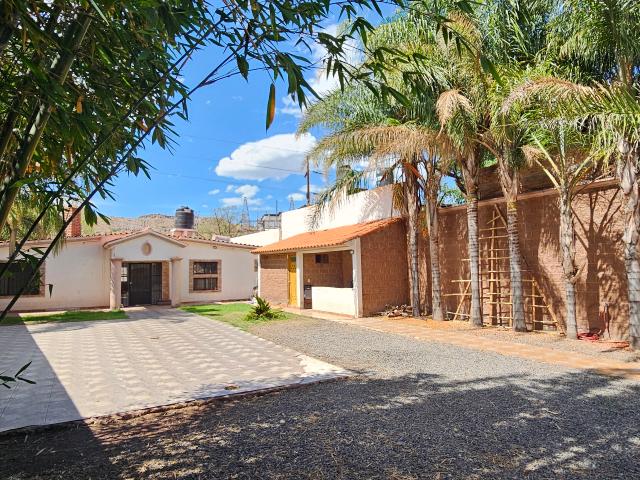 Casa en venta con gran Jardin col. San Martin