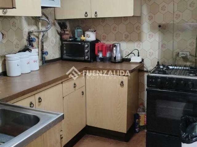 Casa en venta con gran terreno 310m2, metro las rejas | 4 dormitorios por 320000. 00 en Estación Central