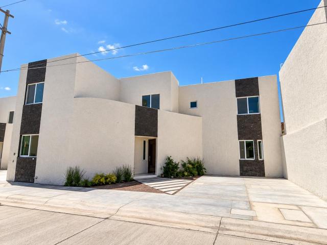 Casa en venta con habitación en planta baja Corredor Mezquital