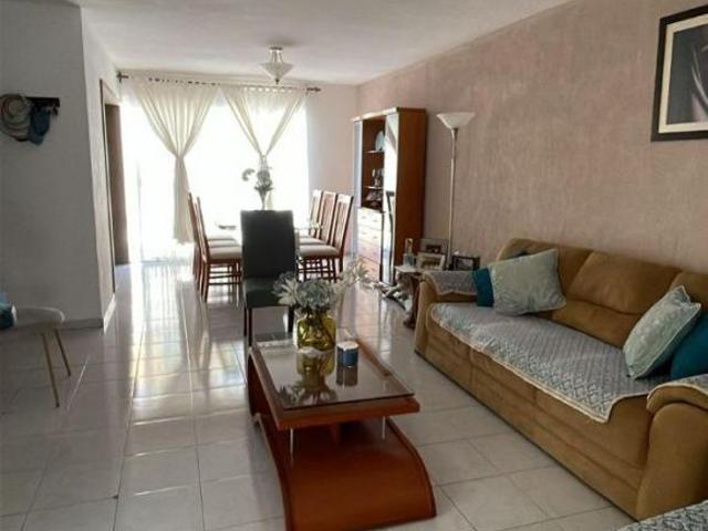 CASA EN VENTA CON HABITACIÓN EN PLANTA BAJA EN LOMAS DE SANTA ANITA CENTRO ORIENTE DE AGUASCALIENTES