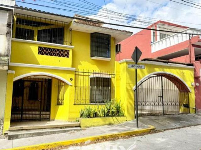 Casa en venta con habitación en planta baja en Sipeh Ánimas A unos pasos de Araucarias